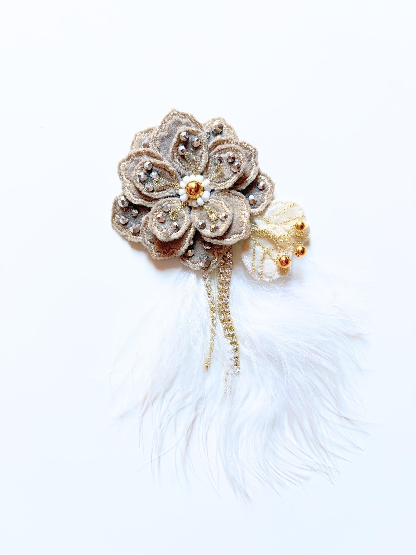 FLOWER BEADED BROOCH
